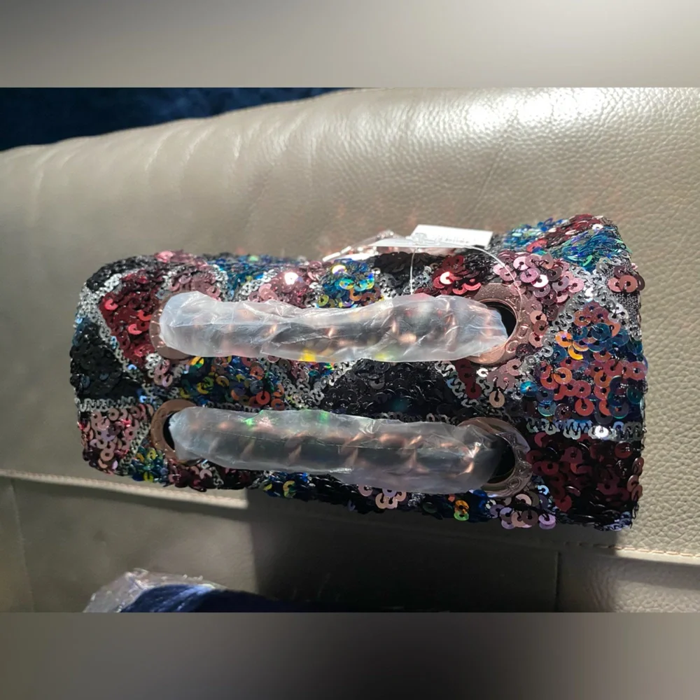 Aldo(small hand clutch)Strap Drop Length:23''Height:5.5'' Width: 8'' Depth: 3.5' - Picture 2 of 6